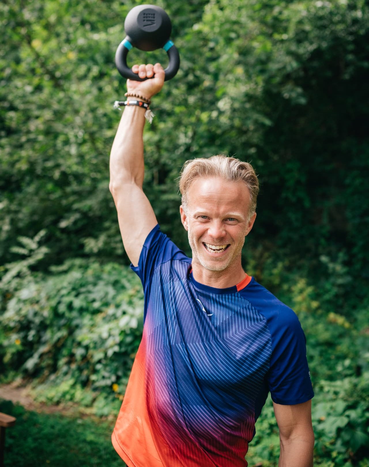 Jan Hnilička při tréninku s kettlebellem